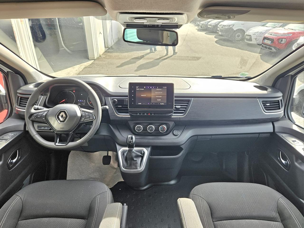 ref 846 renault 150 ch boite auto 4 5 places finition ++++