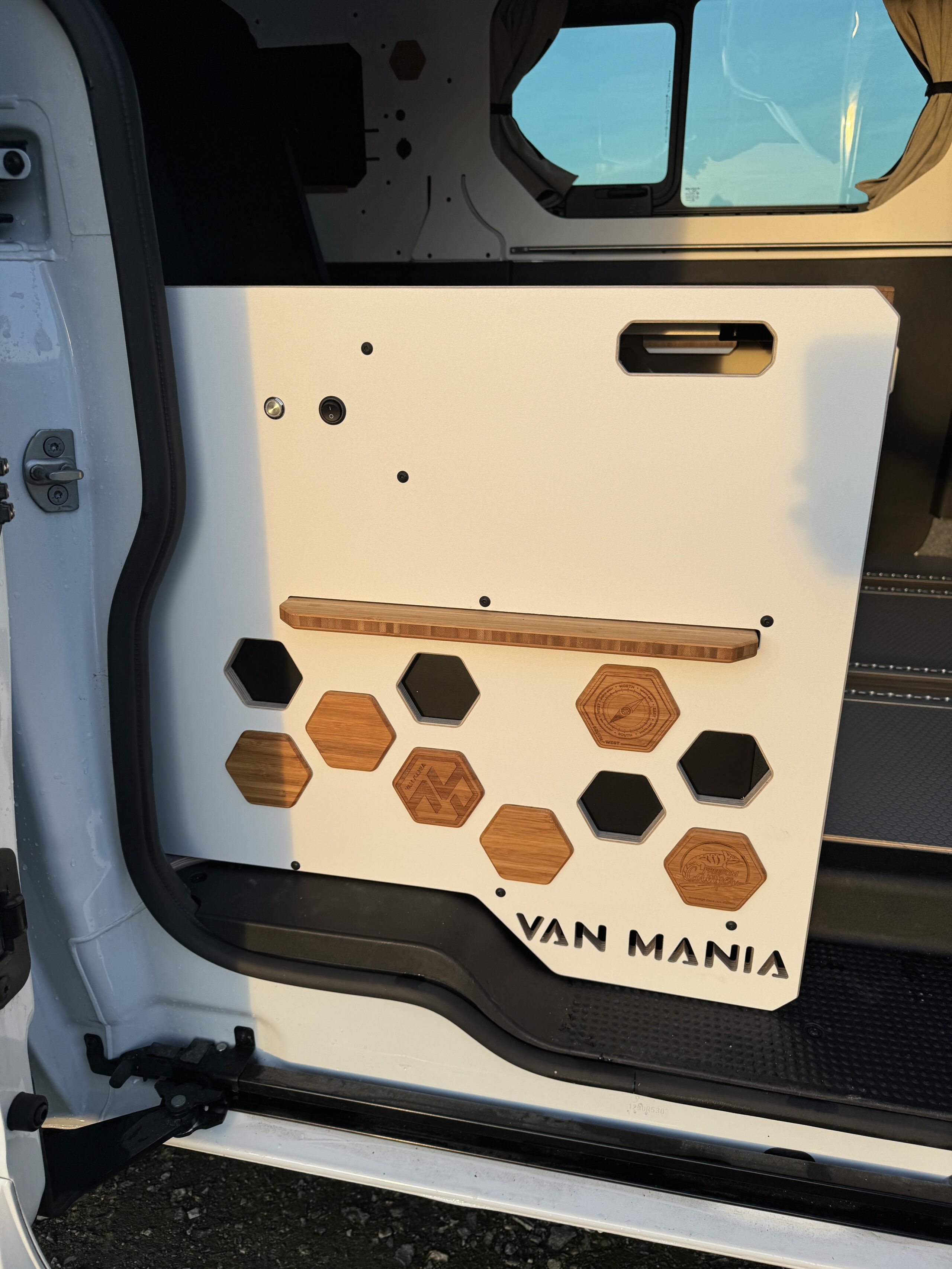 ref 306, van neuf, renault trafic, 130 ch, boîte manuelle, grand confort, pack look plus, blanc glacier, 4 places, sud vasp, nantes